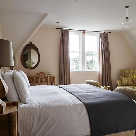 Bed and Breakfast Cotswold Grange Челтенхам Экстерьер фото A bedroom at The Pig