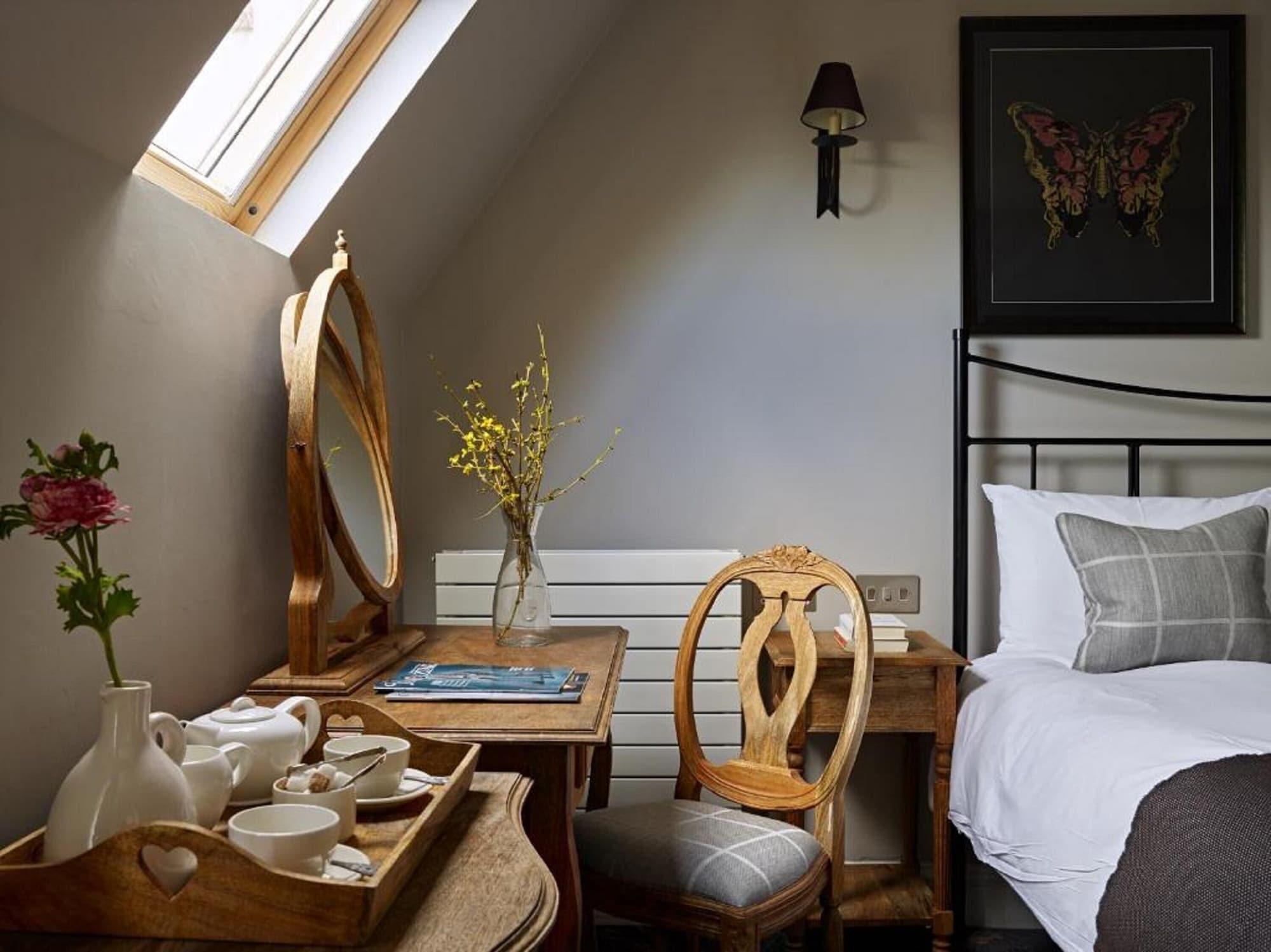 Bed and Breakfast Cotswold Grange Челтенхам Экстерьер фото A room at The Old Inn