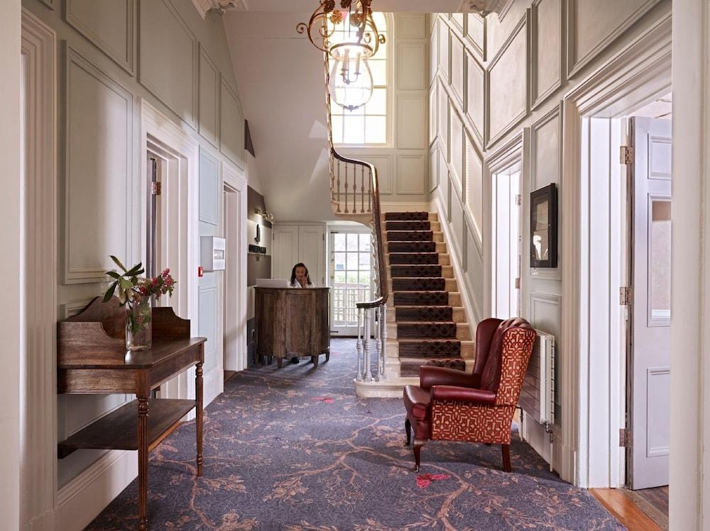 Bed and Breakfast Cotswold Grange Челтенхам Экстерьер фото The interior of the hotel