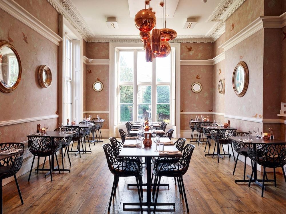 Bed and Breakfast Cotswold Grange Челтенхам Экстерьер фото Interior of the restaurant