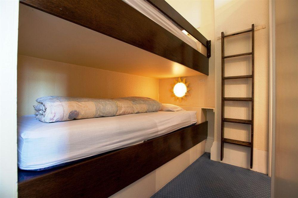 Bed and Breakfast Cotswold Grange Челтенхам Экстерьер фото A bunk bed
