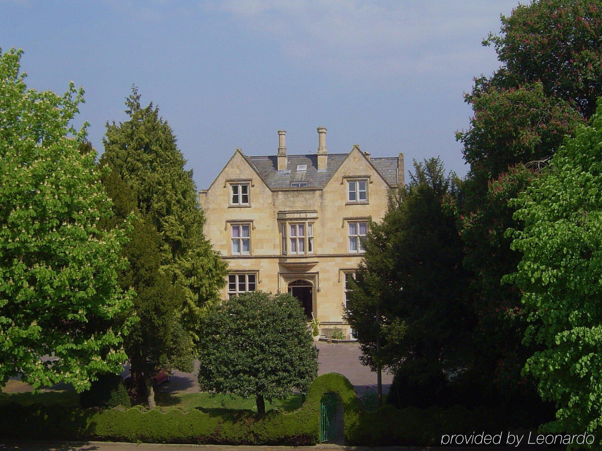Bed and Breakfast Cotswold Grange Челтенхам Экстерьер фото The former school buildings