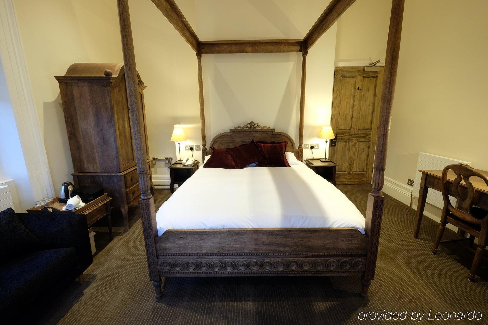 Bed and Breakfast Cotswold Grange Челтенхам Экстерьер фото A room at the hotel