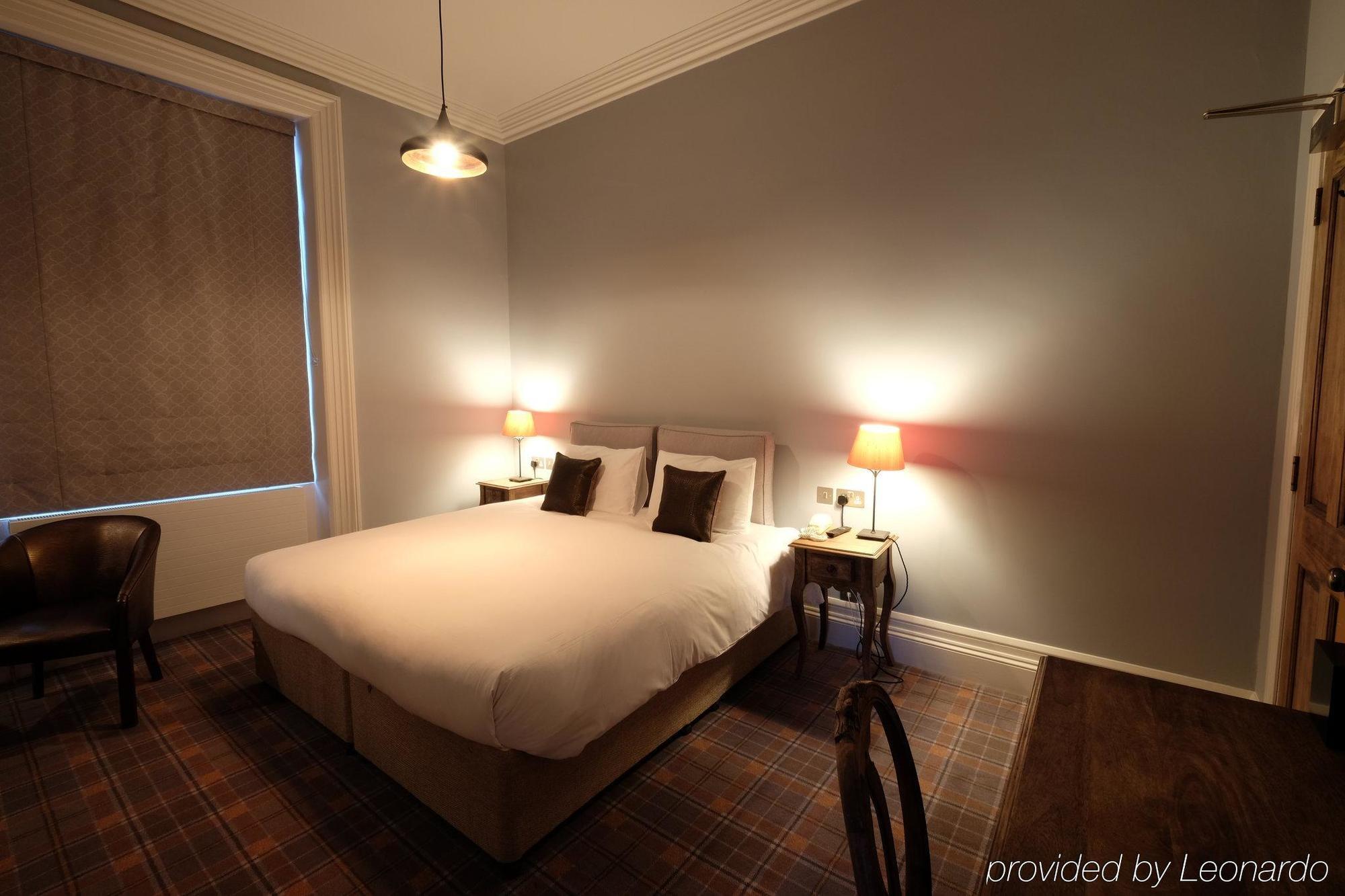 Bed and Breakfast Cotswold Grange Челтенхам Экстерьер фото A room at the hotel