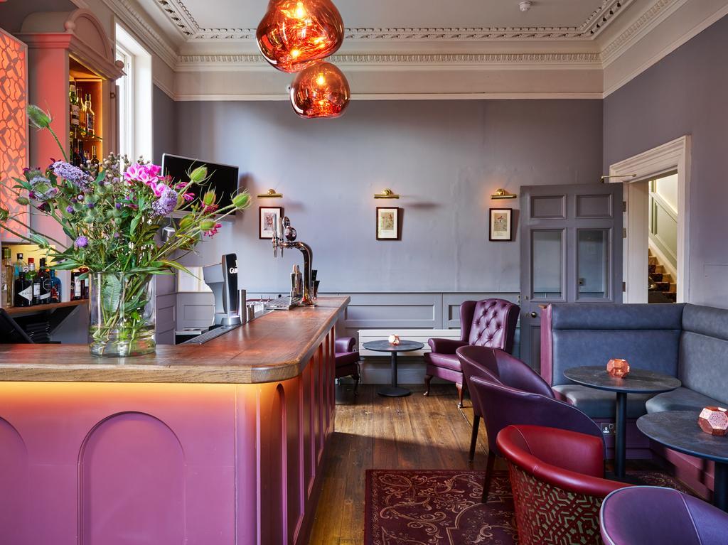Bed and Breakfast Cotswold Grange Челтенхам Экстерьер фото The bar at the hotel