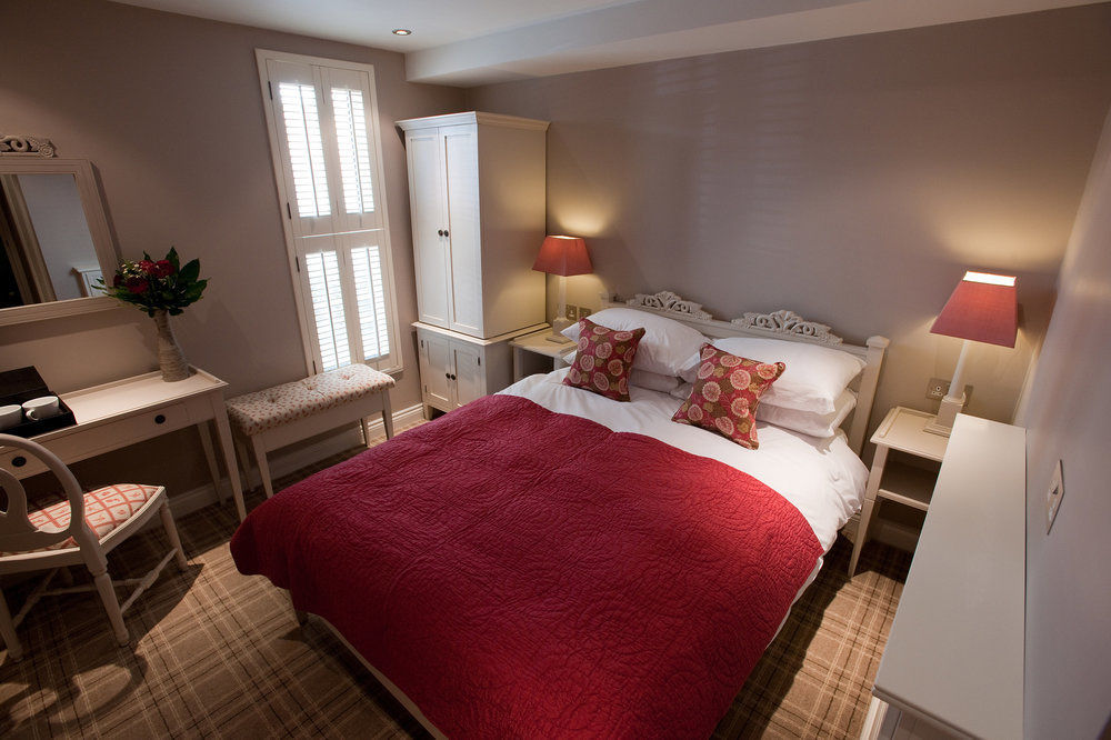 Bed and Breakfast Cotswold Grange Челтенхам Экстерьер фото A bedroom