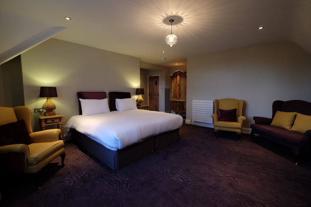 Bed and Breakfast Cotswold Grange Челтенхам Экстерьер фото A room at the hotel