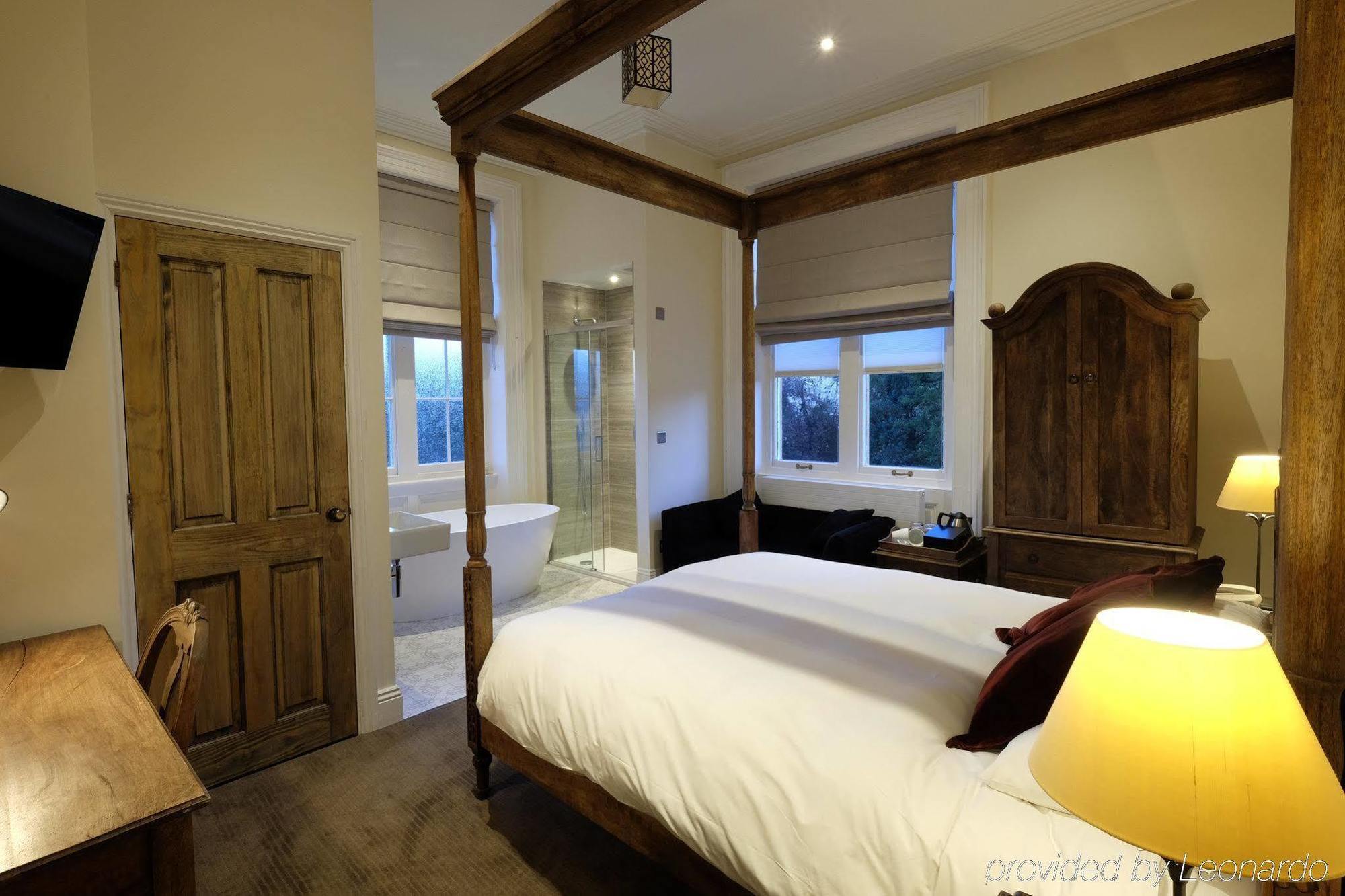 Bed and Breakfast Cotswold Grange Челтенхам Экстерьер фото A bedroom at the hotel