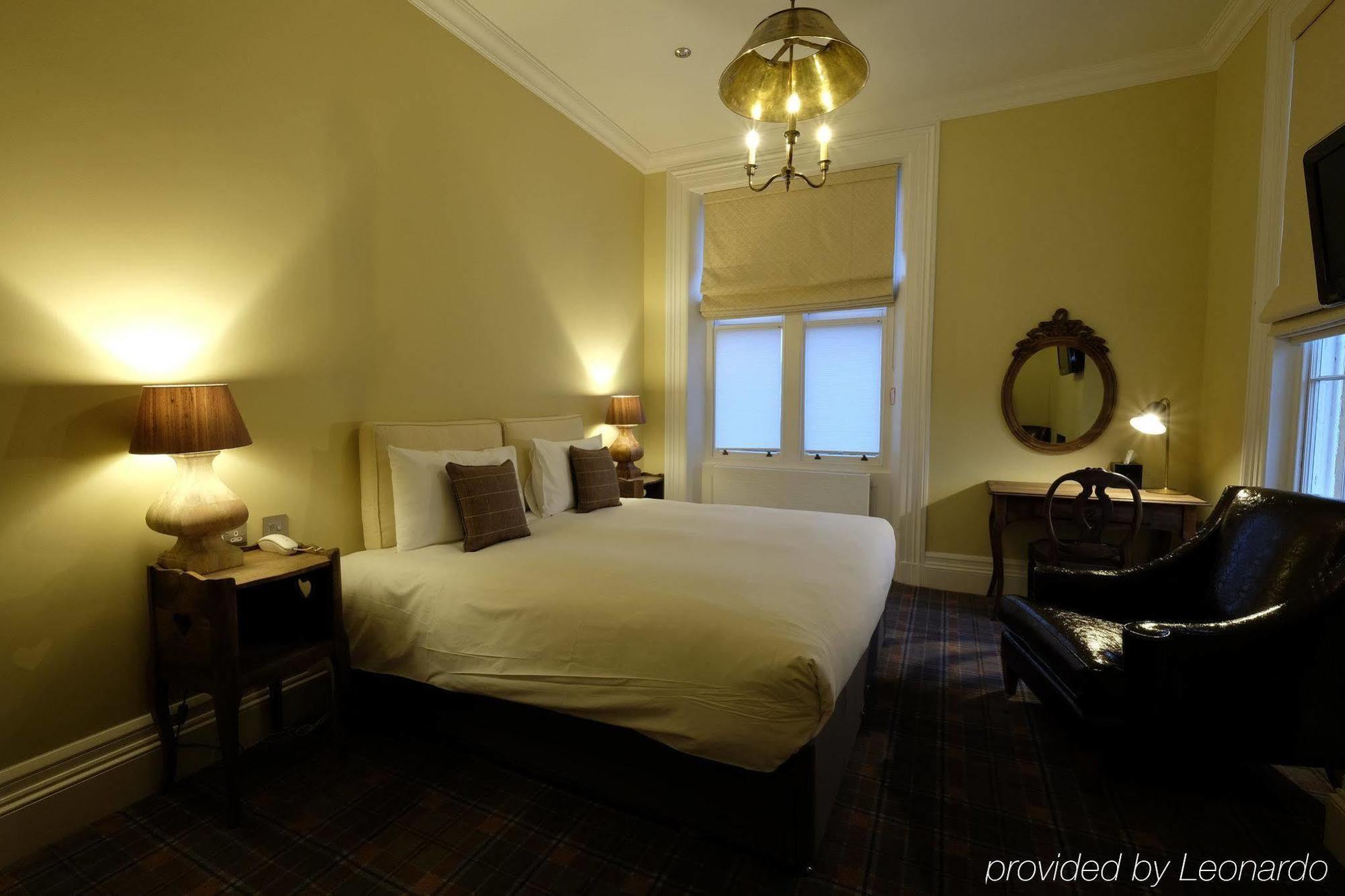 Bed and Breakfast Cotswold Grange Челтенхам Экстерьер фото A room at the hotel