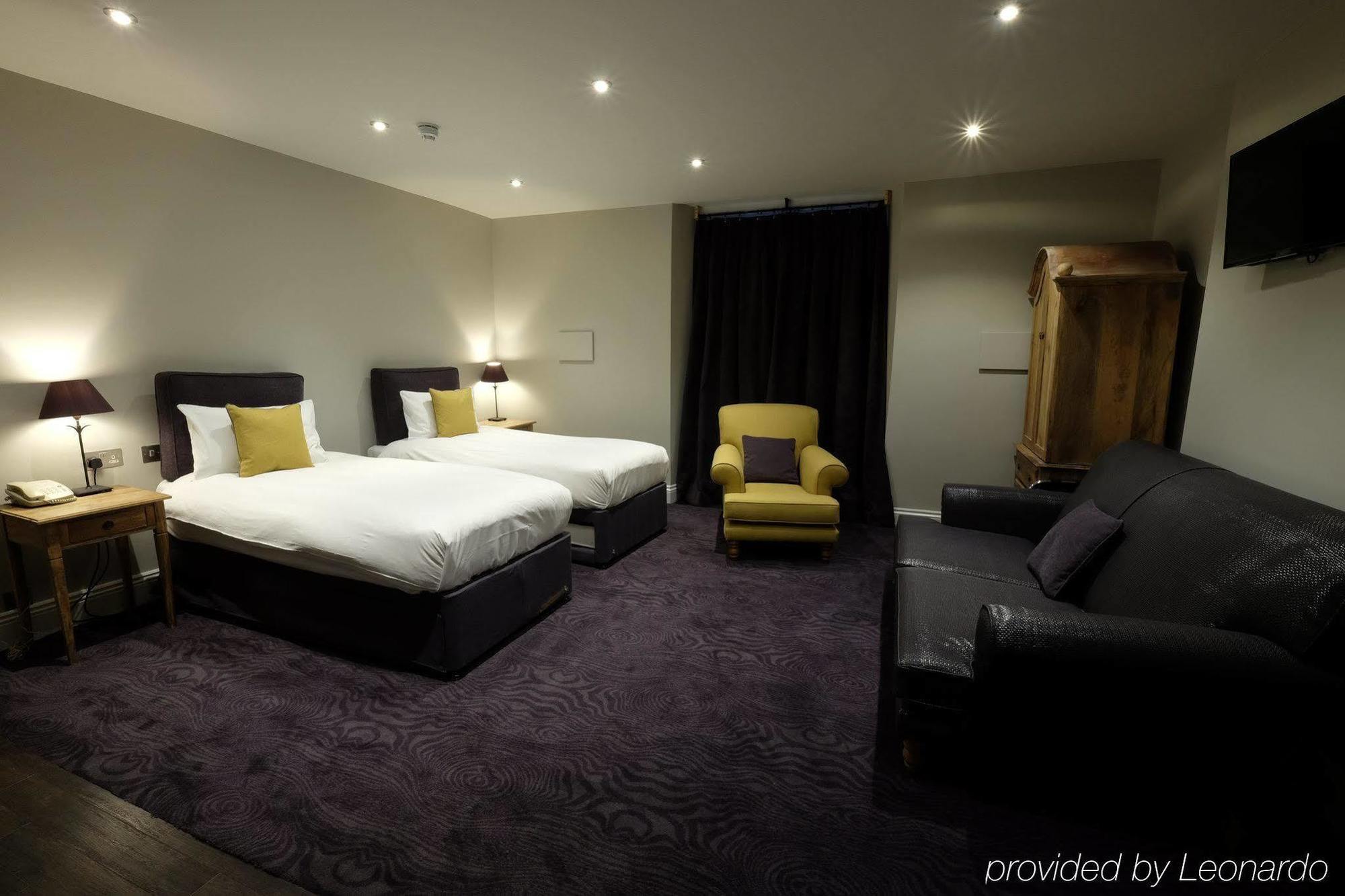 Bed and Breakfast Cotswold Grange Челтенхам Экстерьер фото A room at the hotel
