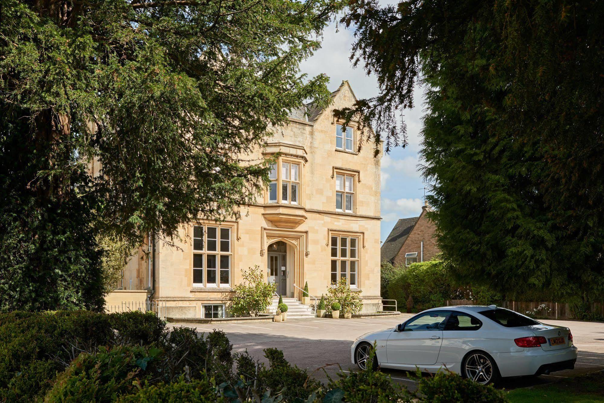 Bed and Breakfast Cotswold Grange Челтенхам Экстерьер фото The former school house