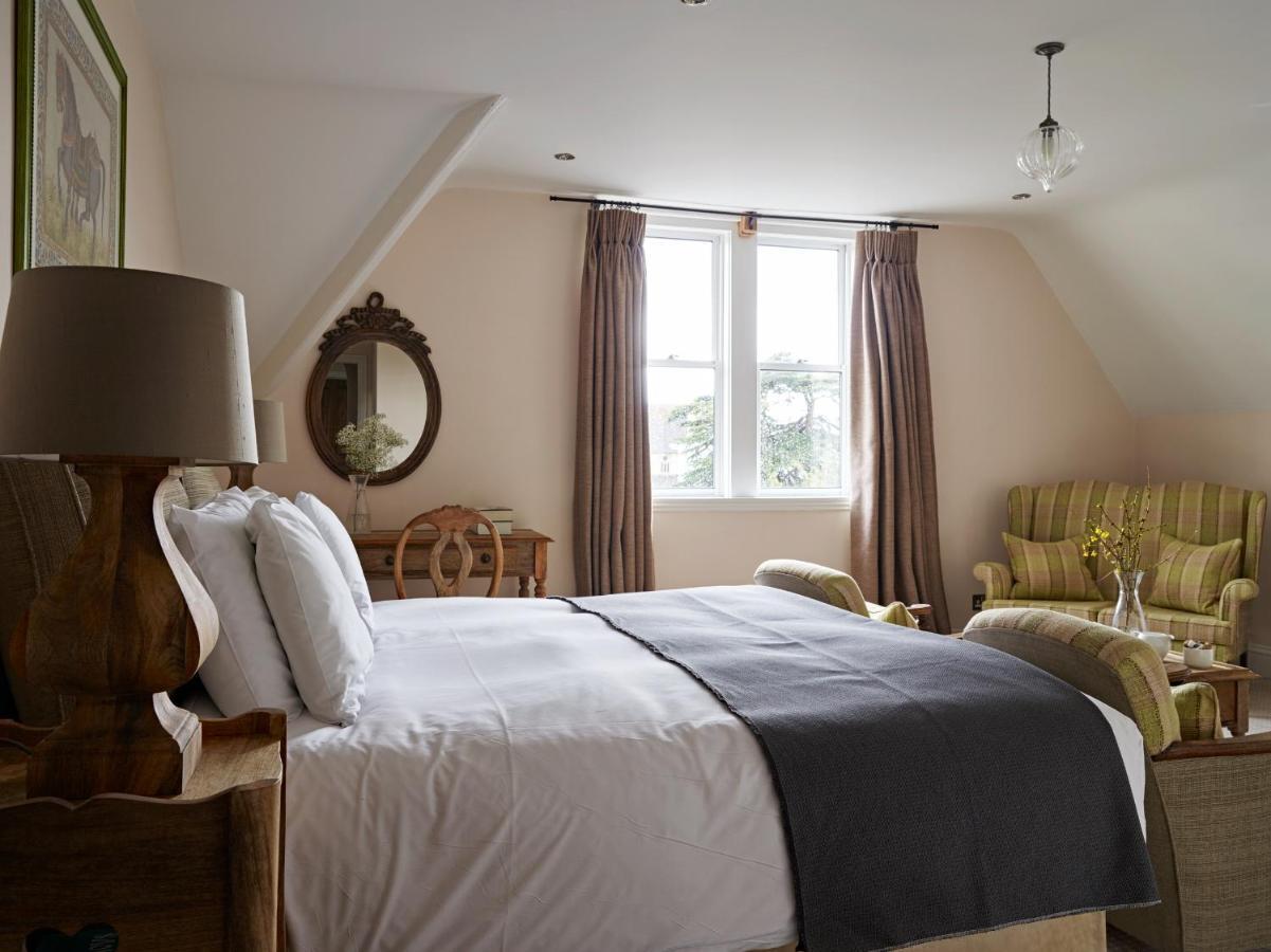 Bed and Breakfast Cotswold Grange Челтенхам Экстерьер фото A bedroom at The Pig